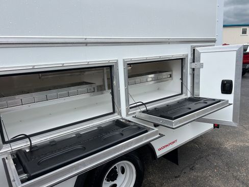 New 2027 Ford E-350 and Econoline 350 Super Duty w/ Interior Upgrade Package RWD image 29
