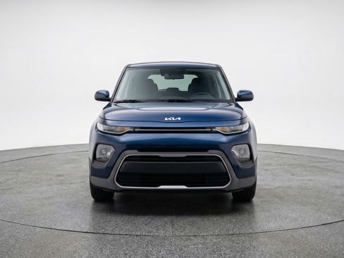 Used 2025 Kia Soul LX w/ LX Technology Package FWD image 2