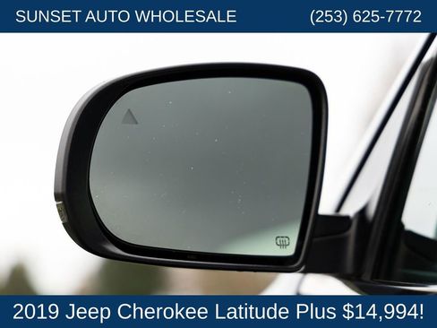 Used 2019 Jeep Cherokee Latitude Plus AWD/4WD image 35