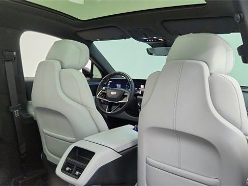 Used 2025 Cadillac Lyriq Luxury image 27