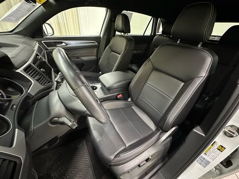 Used 2021 Volkswagen Atlas Cross Sport SE image 24