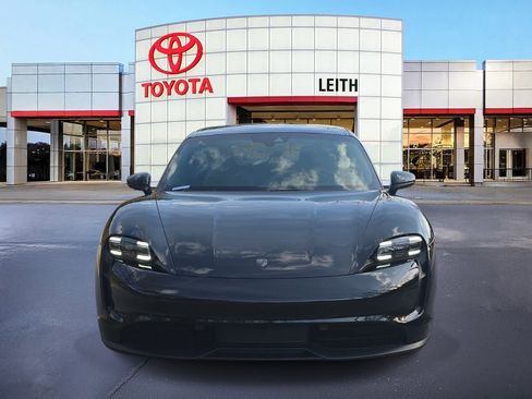 Used 2021 Porsche Taycan image 2