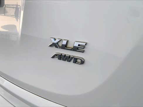 Used 2016 Toyota RAV4 XLE AWD/4WD image 9