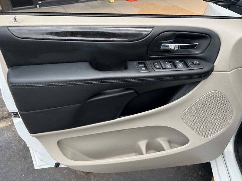 Used 2017 Dodge Grand Caravan SE w/ Power Window Group FWD image 15