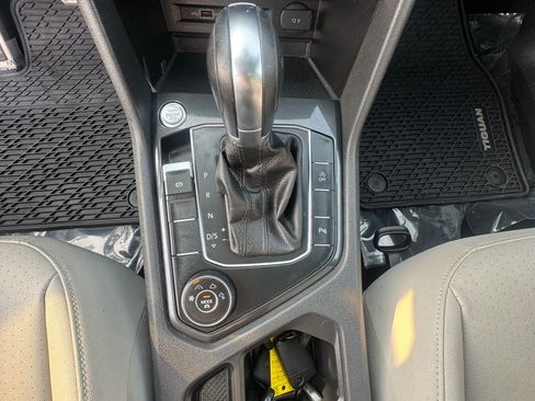 Used 2019 Volkswagen Tiguan SEL Premium R-Line image 13