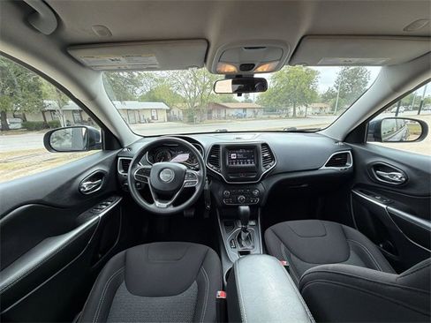 Used 2020 Jeep Cherokee Latitude image 19