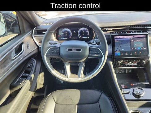 Used 2025 Jeep Grand Cherokee Limited w/ Luxury Tech Group II AWD/4WD image 23