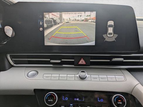 Used 2023 Hyundai Elantra Limited image 14