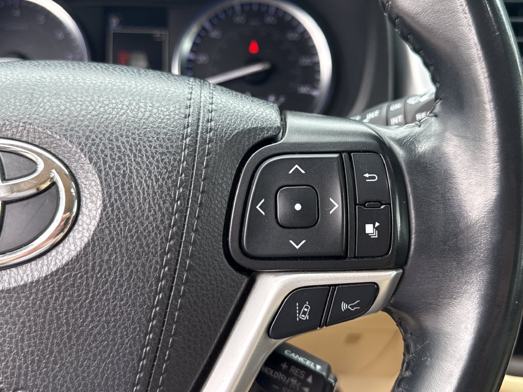 Used 2019 Toyota Highlander Limited AWD/4WD image 18