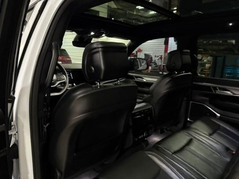 Used 2023 Jeep Wagoneer Series II AWD/4WD image 36