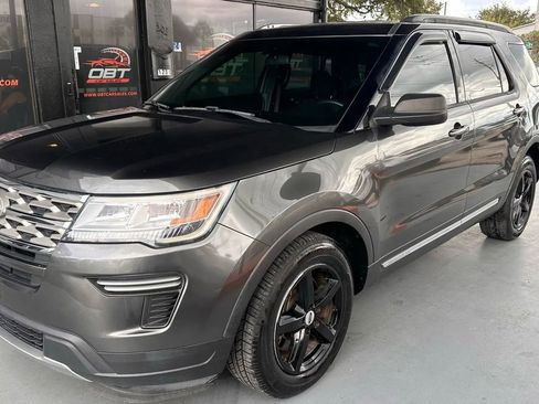 Used 2018 Ford Explorer XLT image 1