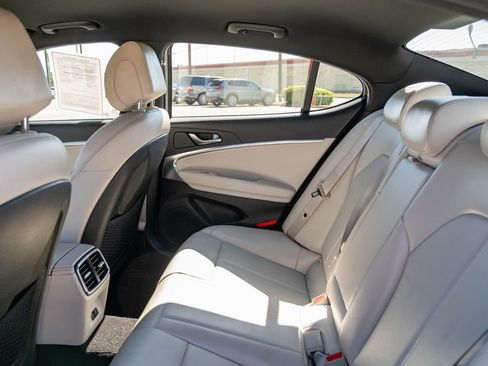 Used 2025 Genesis G70 2.5T image 16