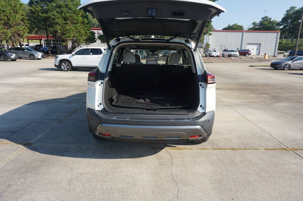 Used 2023 Nissan Rogue SL w/ SL Premium Package FWD image 16