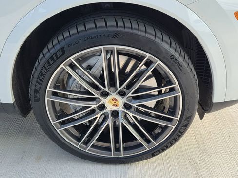 Used 2022 Porsche Cayenne image 15
