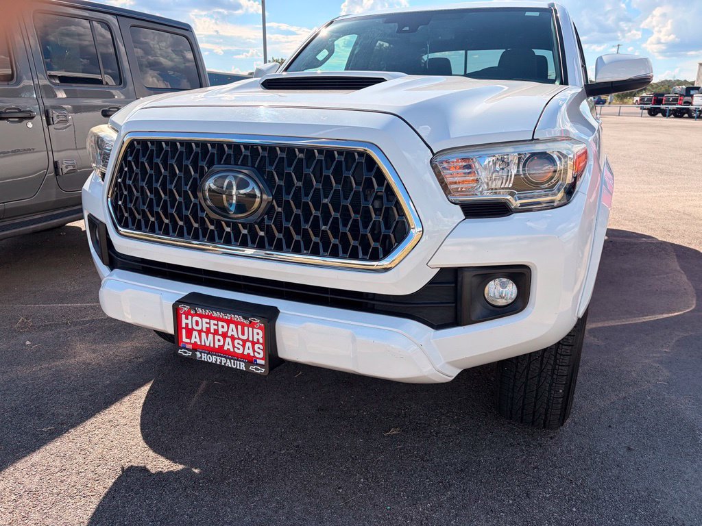 Used 2018 Toyota Tacoma TRD Sport w/ Technology Package RWD image 5