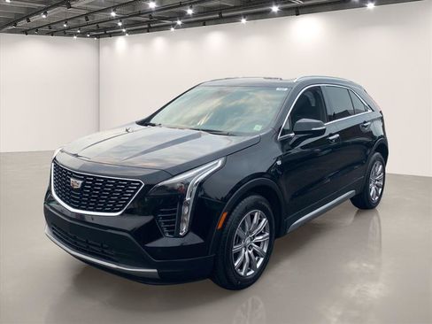 Used 2023 Cadillac XT4 Premium Luxury w/ Cold Weather Package AWD/4WD image 3