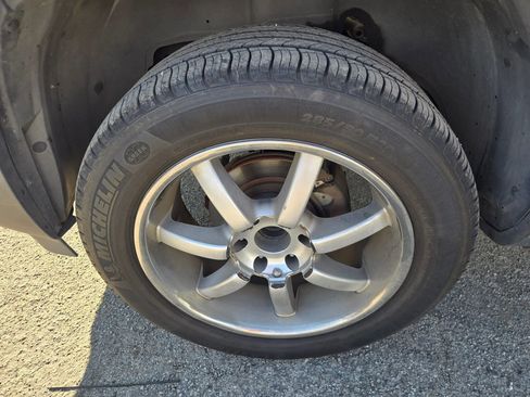 Used 2005 Chevrolet Avalanche LT w/ Preferred Equipment Group image 27