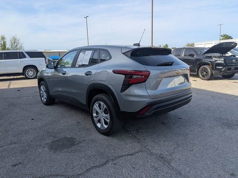 Used 2024 Chevrolet Trax LS w/ Driver Confidence Package image 5