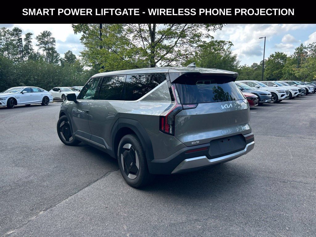 Used 2024 Kia EV9 Light Long Range RWD image 3
