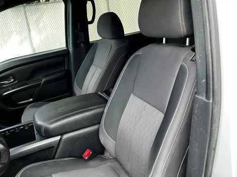 Used 2023 Nissan Titan SV w/ SV Convenience Package AWD/4WD image 16