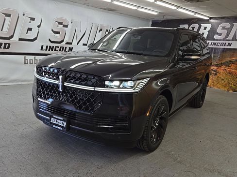 New 2025 Lincoln Navigator Reserve w/ Jet Appearance Package image 18