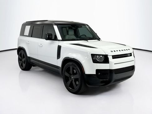 Used 2025 Land Rover Defender 110 X-Dynamic SE AWD/4WD image 3