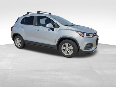 Used 2021 Chevrolet Trax LT FWD image 4
