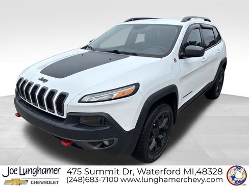 Used 2016 Jeep Cherokee Trailhawk w/ Comfort/Convenience Group AWD/4WD image 8