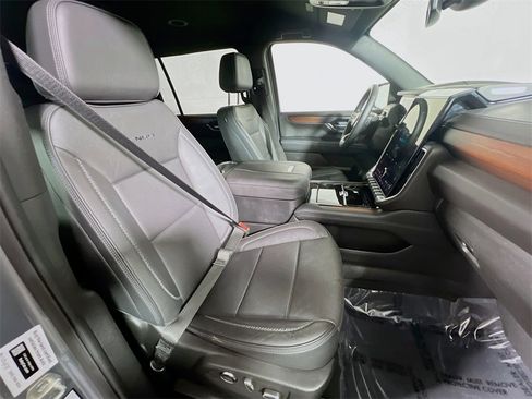 Used 2025 GMC Yukon XL Denali image 25