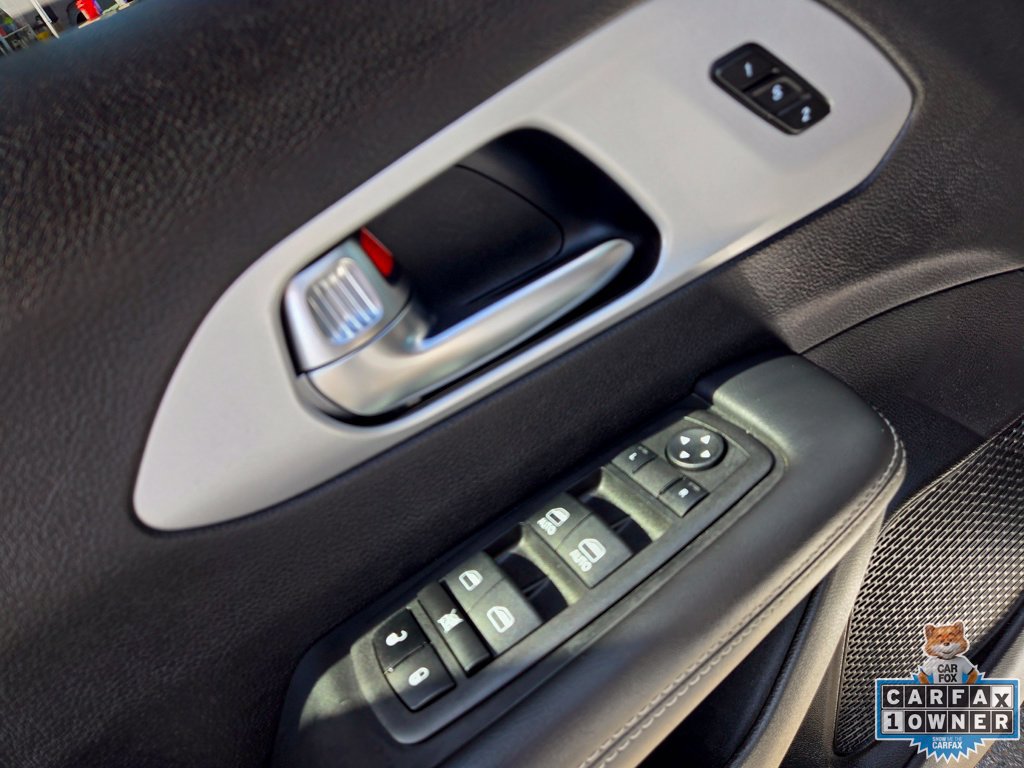 Used 2024 Chrysler Pacifica Limited FWD image 28