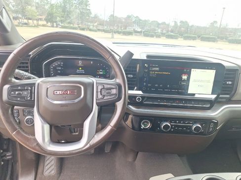 Used 2022 GMC Sierra 1500 SLT image 3