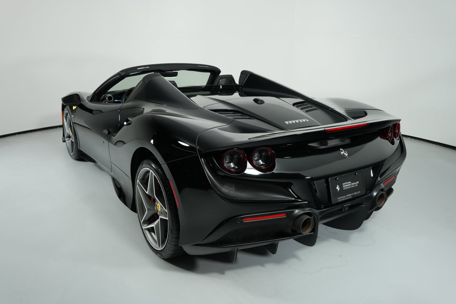 Used 2022 Ferrari F8 Spider RWD image 23
