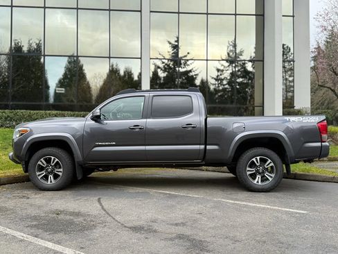 Used 2016 Toyota Tacoma SR5 image 6