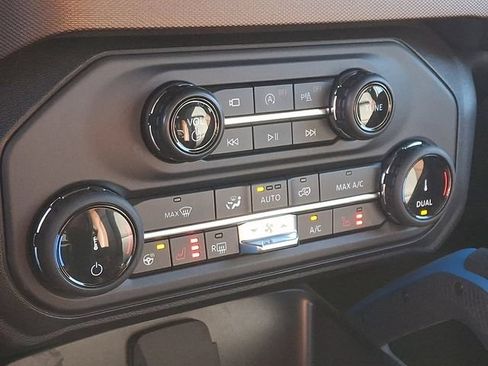 Used 2022 Ford Bronco Outer Banks AWD/4WD image 17
