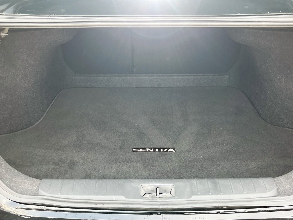 Used 2025 Nissan Sentra SR FWD image 26