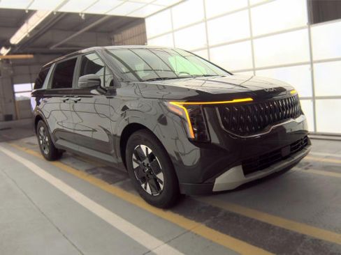 Used 2026 Kia Carnival LXS FWD image 1