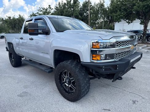Used 2019 Chevrolet Silverado 2500 W/T AWD/4WD image 2