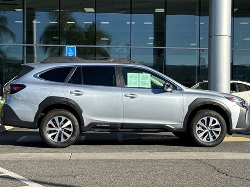 Certified 2025 Subaru Outback Premium image 3