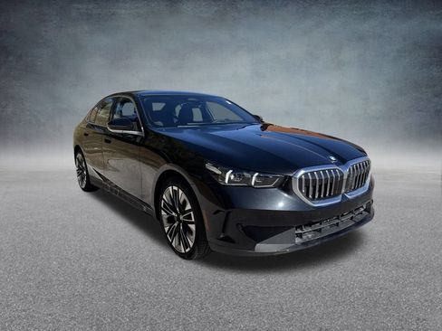Used 2026 BMW 530i xDrive AWD/4WD image 8