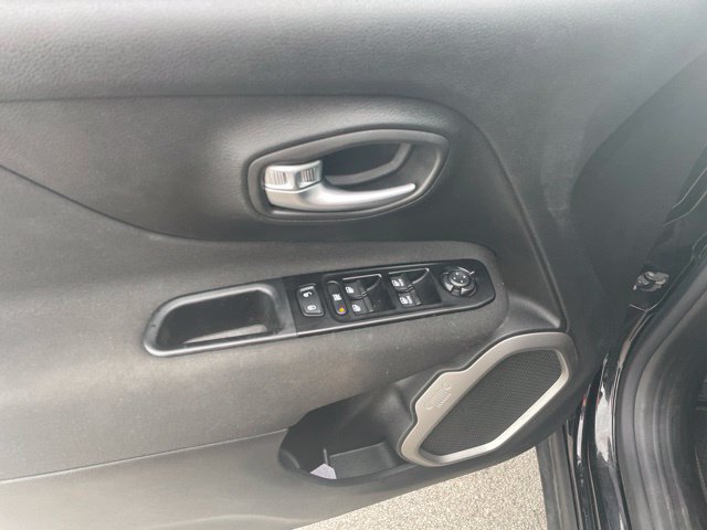 Used 2021 Jeep Renegade Latitude AWD/4WD image 21