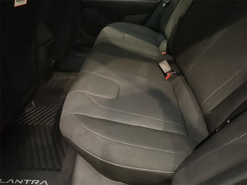 Certified 2025 Hyundai Elantra SE image 11