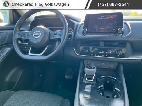 Used 2024 Nissan Rogue SV FWD image 28
