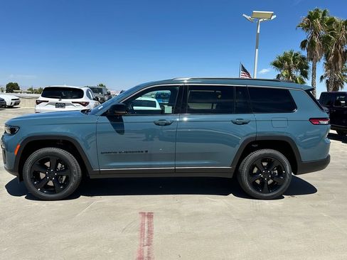New 2026 Jeep Grand Cherokee L Limited w/ Limited Altitude Package AWD/4WD image 3
