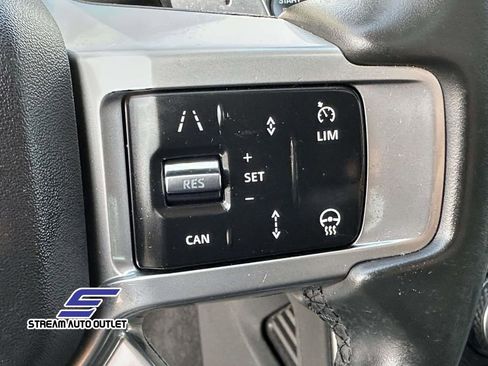 Used 2024 Land Rover Discovery S image 23