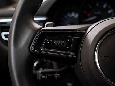 Certified 2025 Porsche Macan AWD/4WD image 28