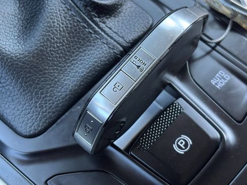 Used 2026 Kia Carnival FWD image 21