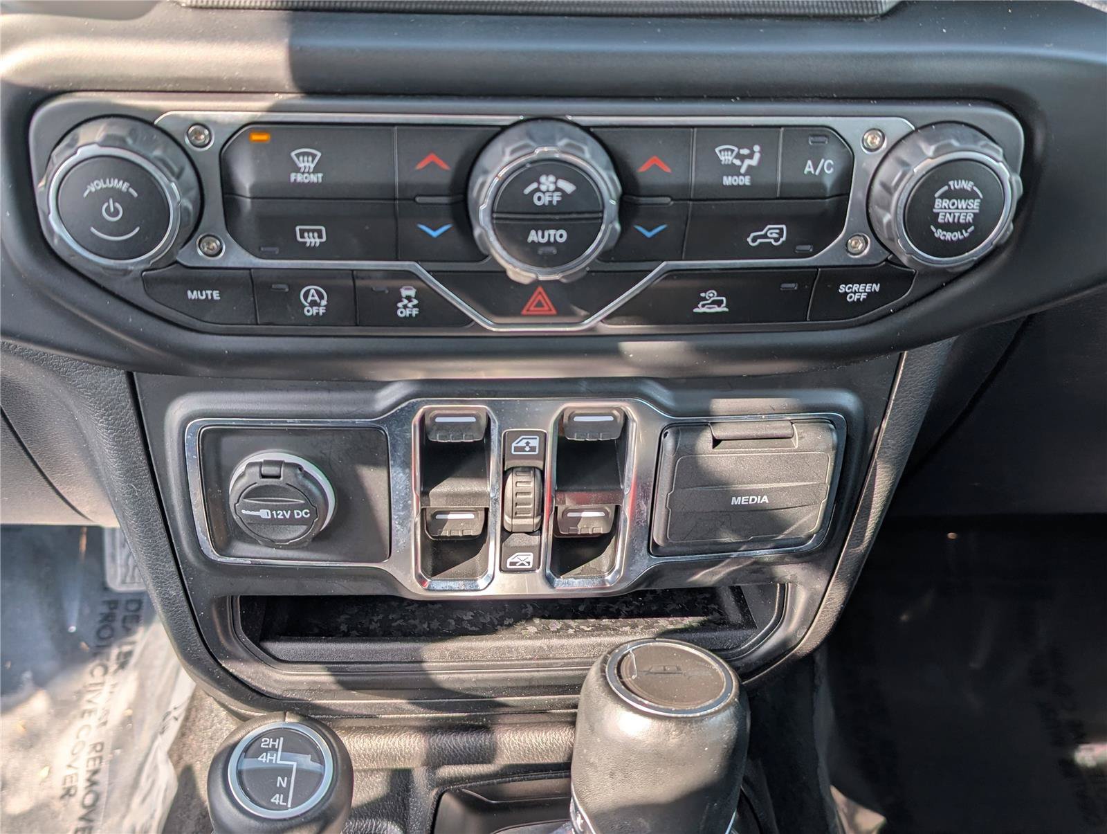 Used 2022 Jeep Gladiator Overland w/ Popular Equipment Package AWD/4WD image 24
