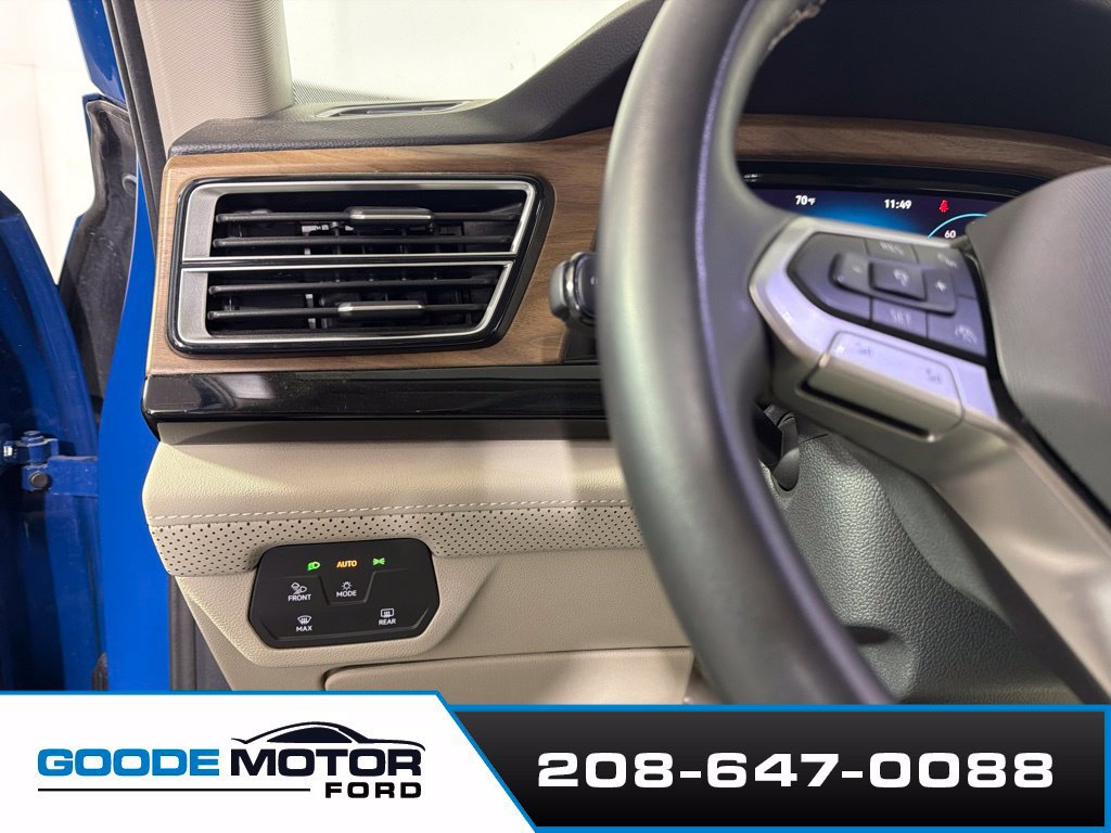 Used 2025 Volkswagen Atlas SE AWD/4WD image 13