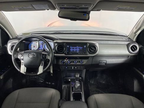 Used 2018 Toyota Tacoma SR5 AWD/4WD image 13