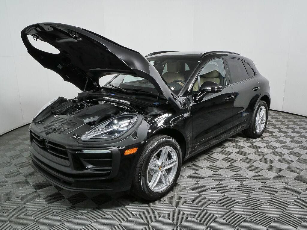 Certified 2026 Porsche Macan AWD/4WD image 33
